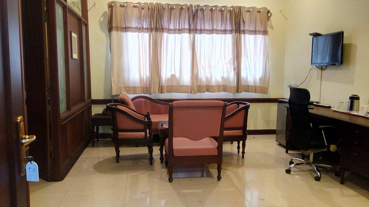 Ats Willingdon Hotel Kochi Exterior photo