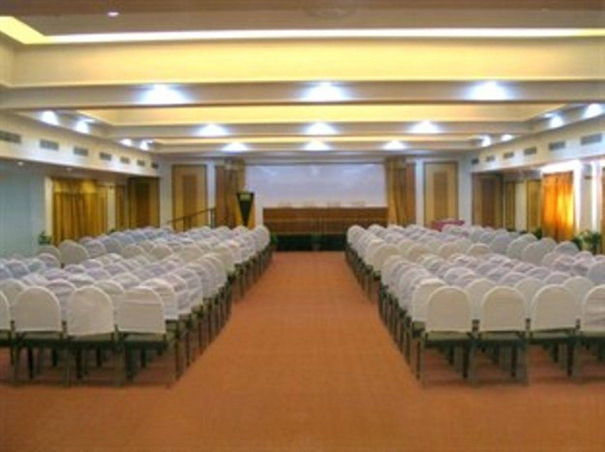 Ats Willingdon Hotel Kochi Exterior photo
