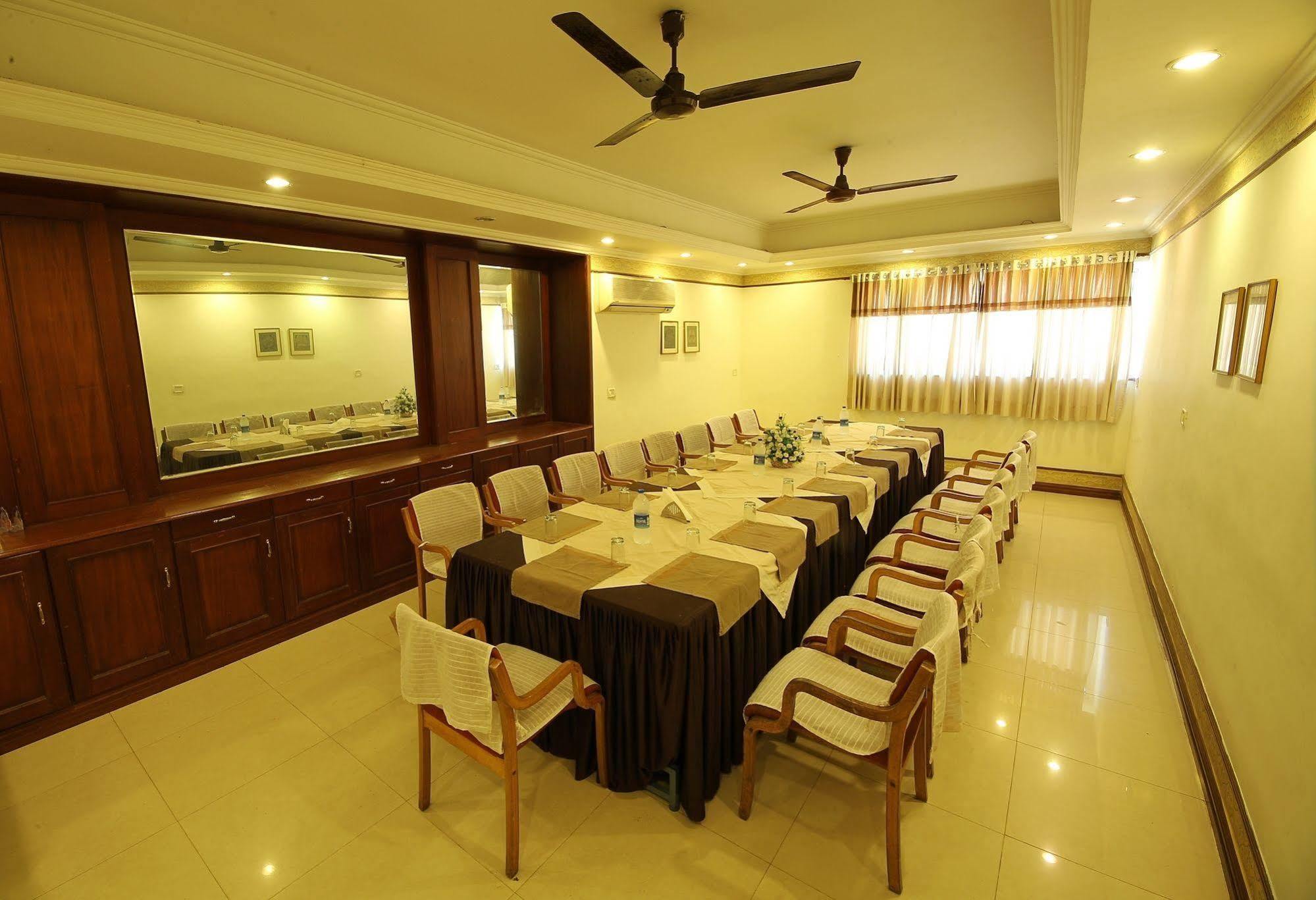 Ats Willingdon Hotel Kochi Exterior photo