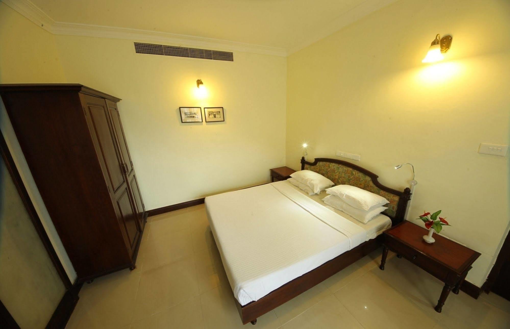 Ats Willingdon Hotel Kochi Exterior photo